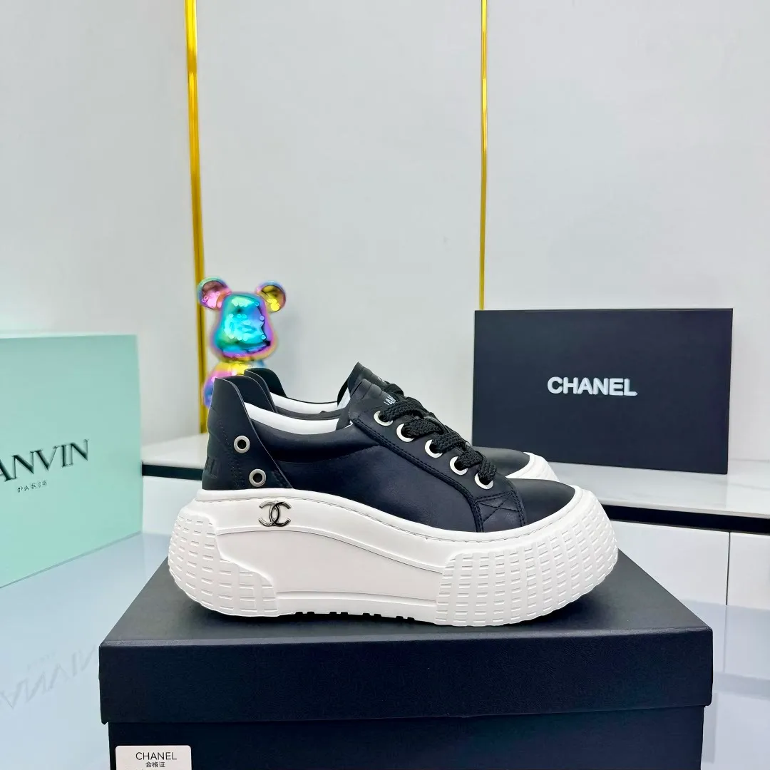👟👟Ex-factory price 640👟👟 Chanel bread shoes ~ original calfskin panda shoes Chanel 25C latest hot style panda black and white sports shoes casual sneakers Xiaoxiang hot item classic black and white panda color coco girls must pay Fabric: original custom mixed sheepskin lining: original imported breathable mesh lining outsole: Original molded rubber + TPU combination Size: Women's 35-41